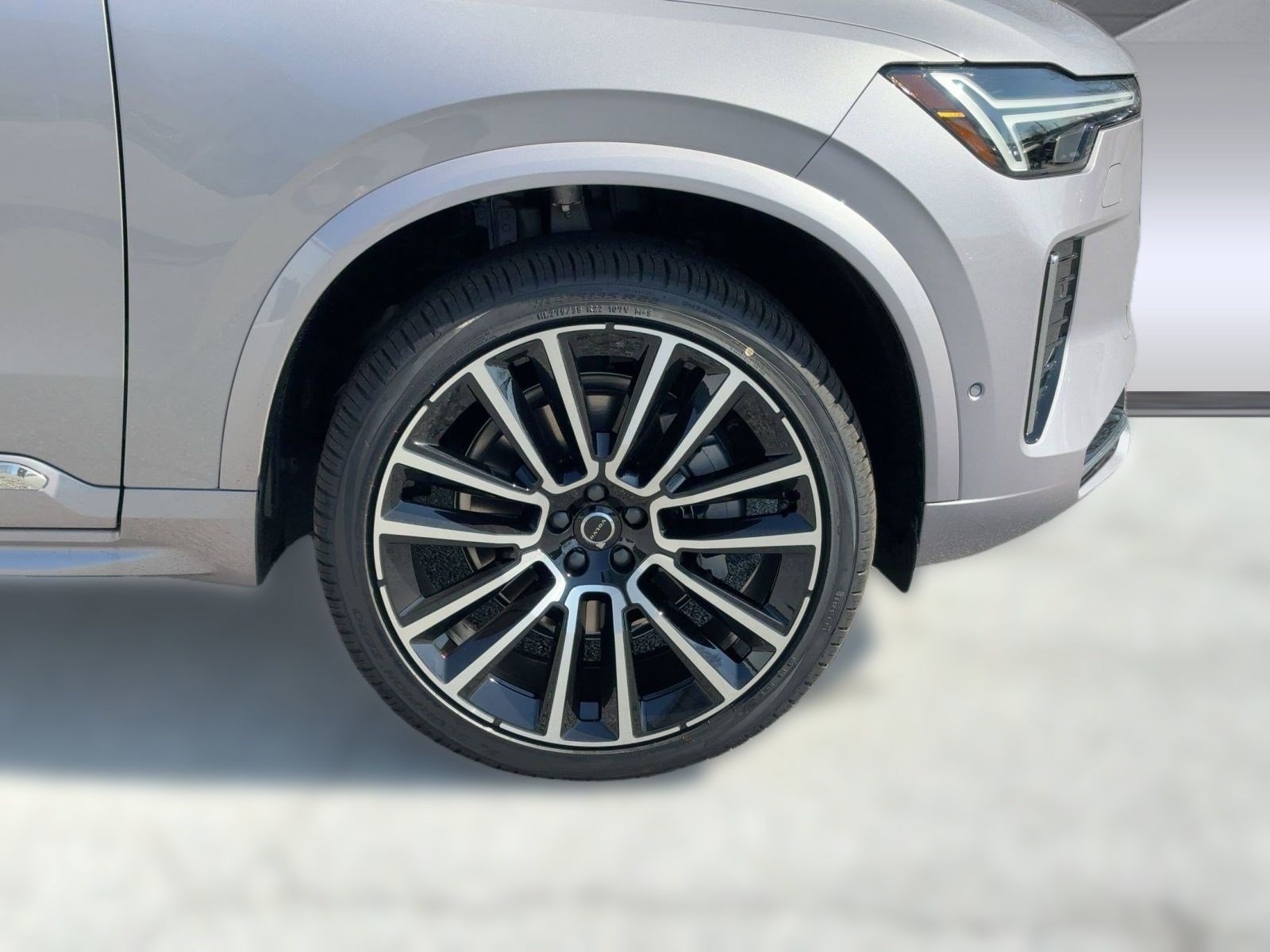 New 2026 Volvo XC90 B6 Plus w/ Protection Package AWD/4WD image 11