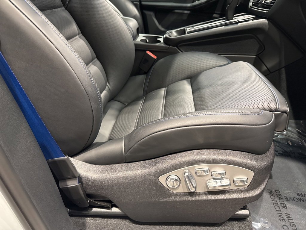 Used 2025 Porsche Macan GTS image 48