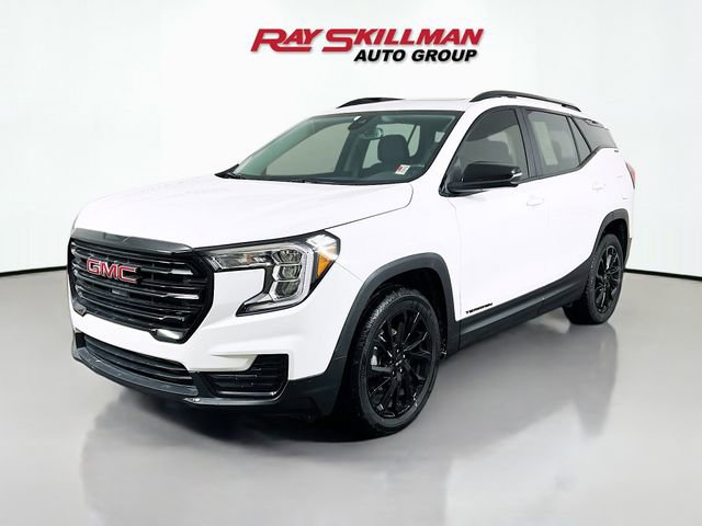 Used 2024 GMC Terrain SLE w/ Driver Convenience Package image 3