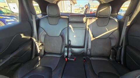 Used 2016 Jeep Cherokee Trailhawk w/ Cold Weather Group image 19
