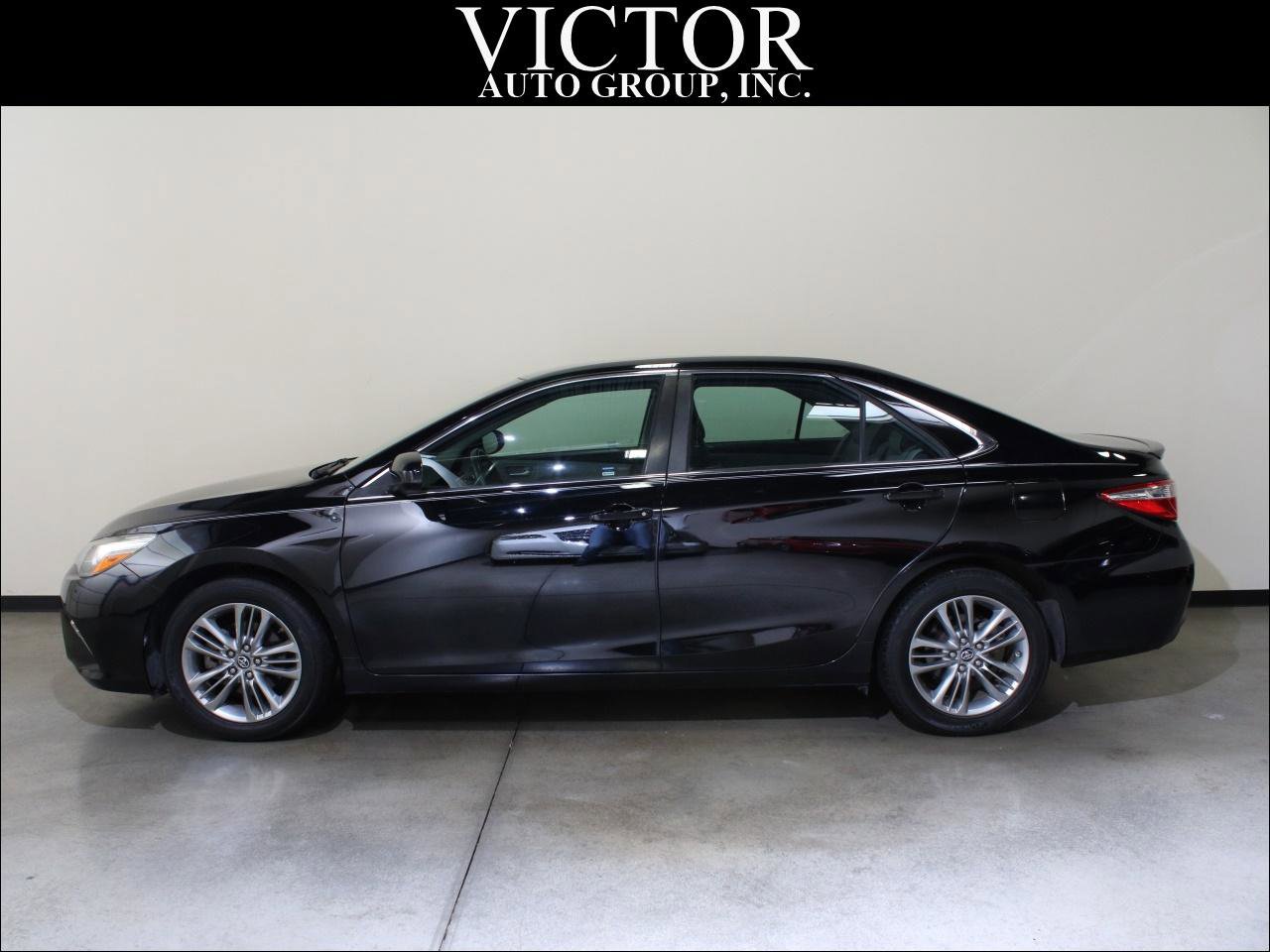 Used 2017 Toyota Camry SE image 1