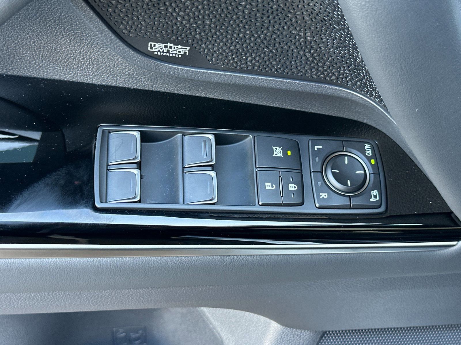 Used 2026 Lexus LX 700h Luxury image 12