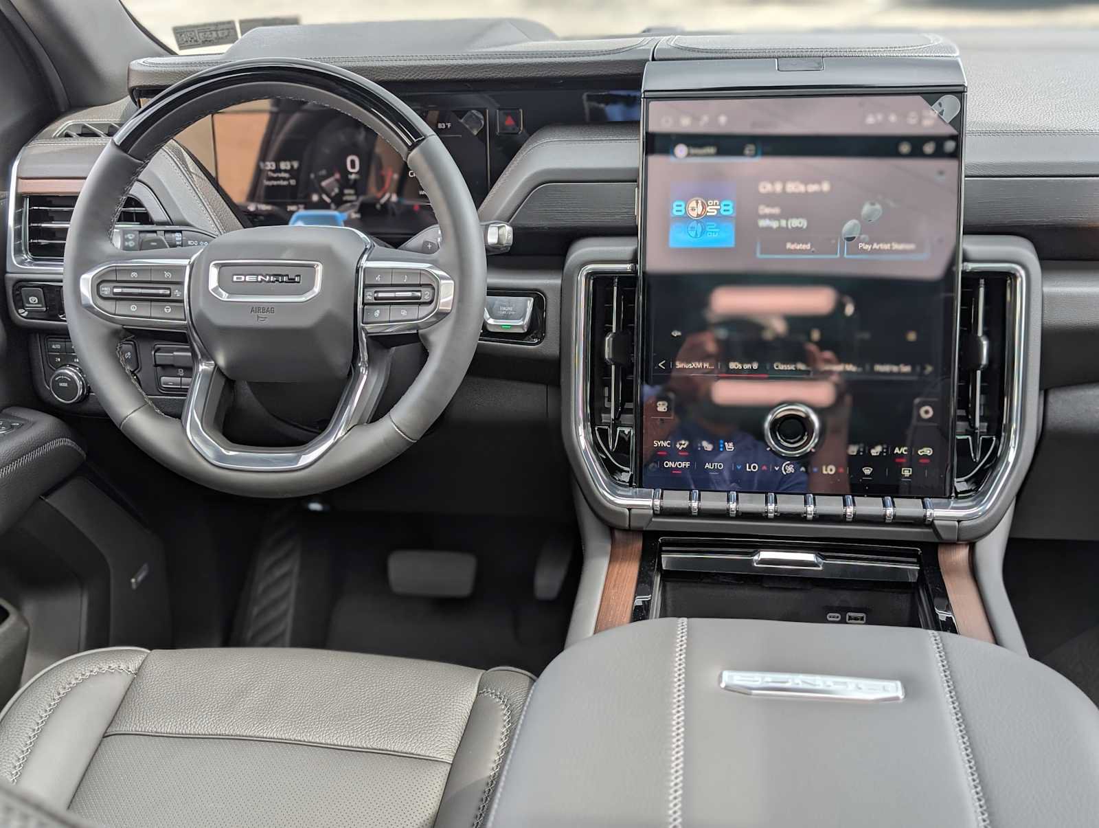New 2026 GMC Yukon Denali w/ Denali Reserve Package AWD/4WD image 5