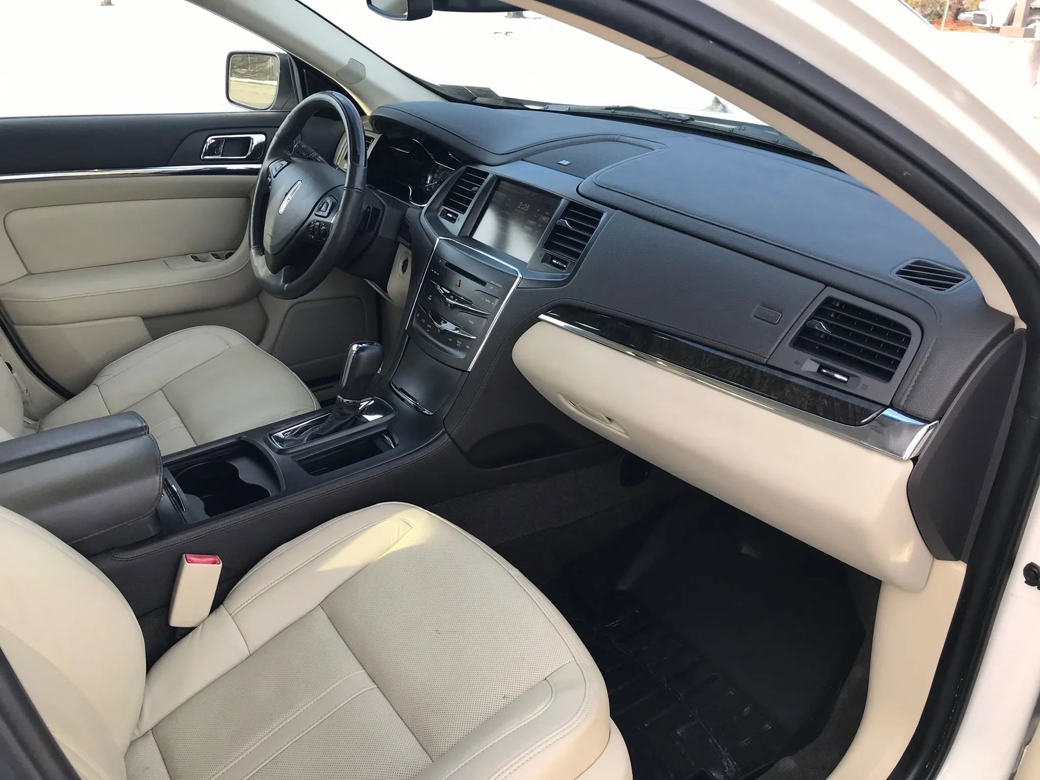 Used 2013 Lincoln MKS Sedan 4D image 42