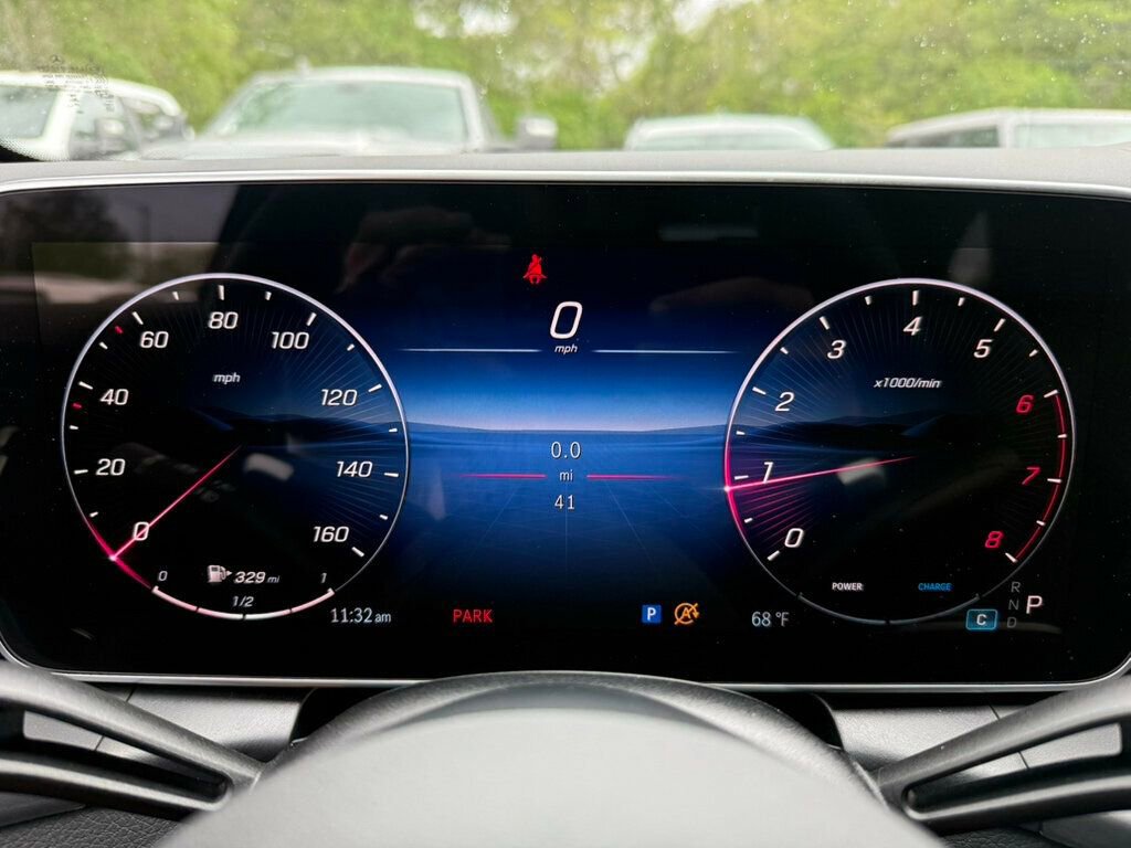 Used 2026 Mercedes-Benz GLC 300 image 4