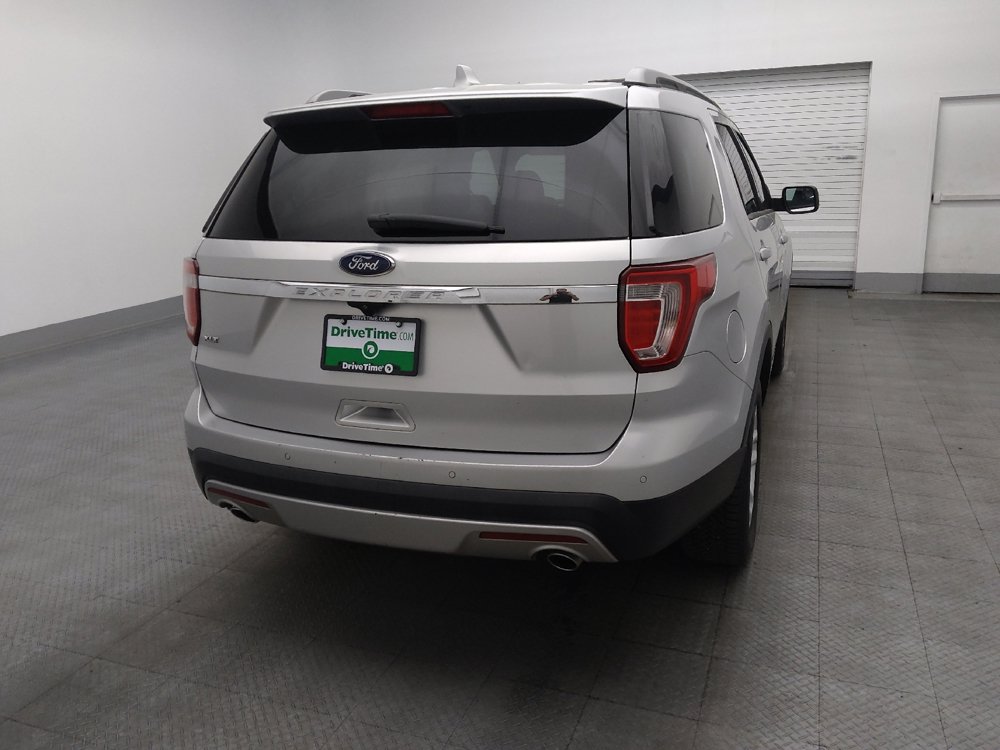 Used 2017 Ford Explorer XLT FWD image 7
