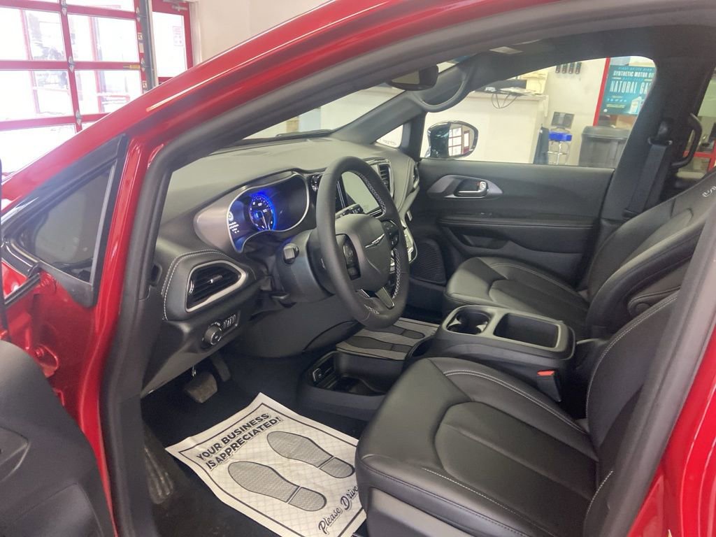 New 2026 Chrysler Pacifica Select w/ S Appearance Package image 6