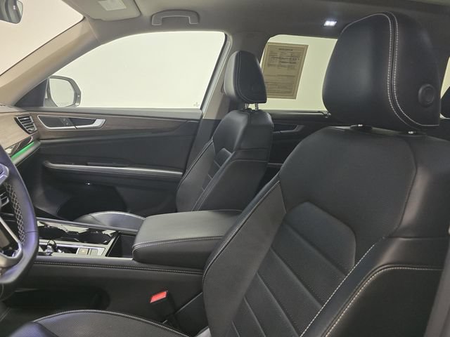 Used 2025 Volkswagen Atlas SEL AWD/4WD image 14