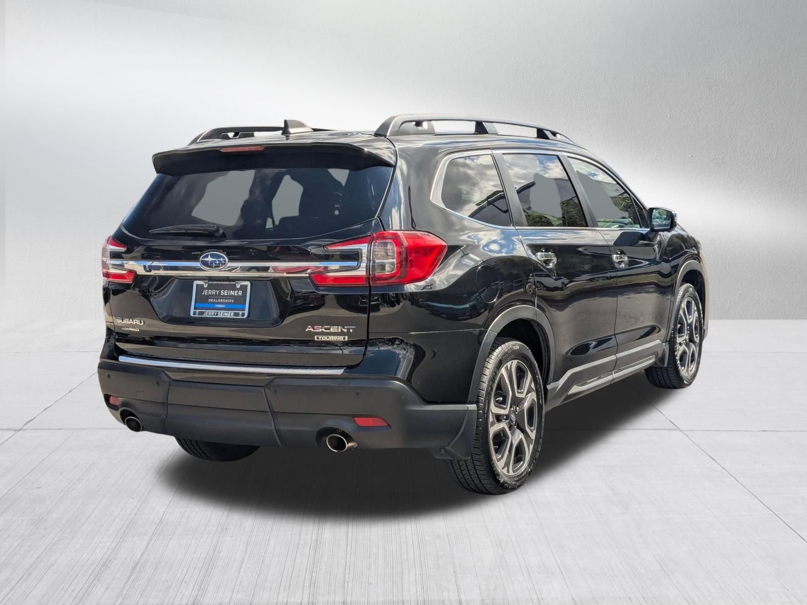 Used 2023 Subaru Ascent Touring image 5