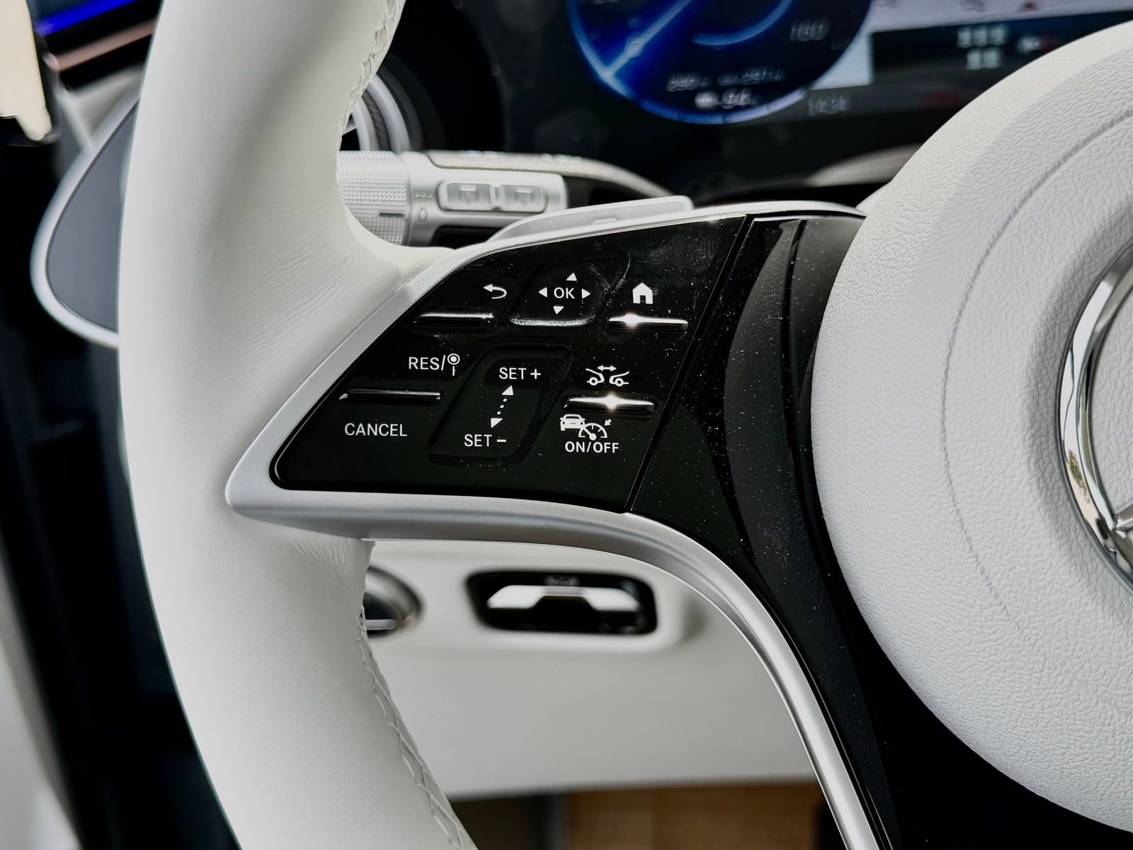 New 2026 Mercedes-Benz EQS 400 4MATIC SUV image 26