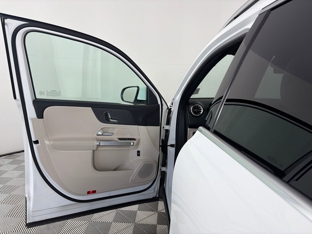 Used 2023 Mercedes-Benz EQB 300 4MATIC image 10