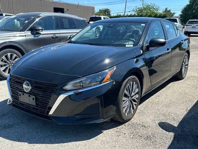 Used 2024 Nissan Altima 2.5 SV FWD image 3