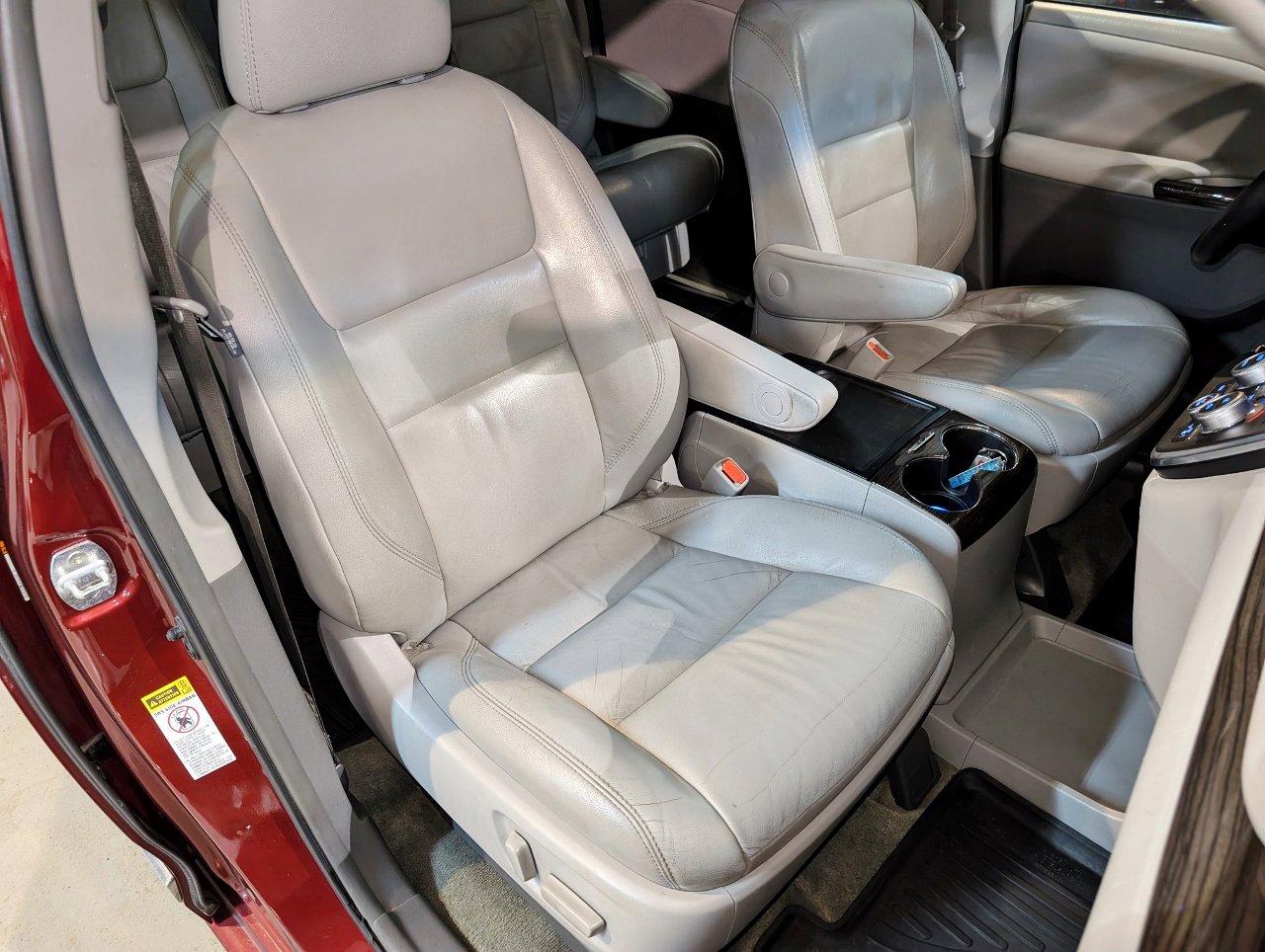 Used 2017 Toyota Sienna XLE Premium image 36