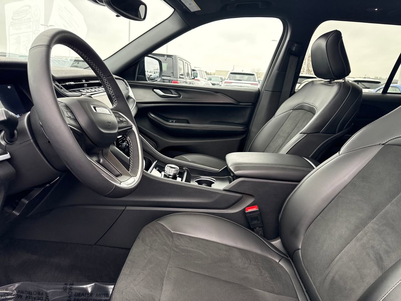 Used 2024 Jeep Grand Cherokee Altitude image 13