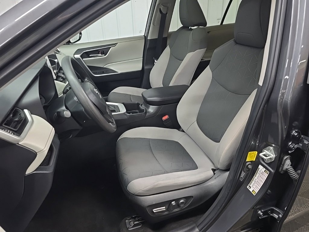 Used 2023 Toyota RAV4 XLE image 30