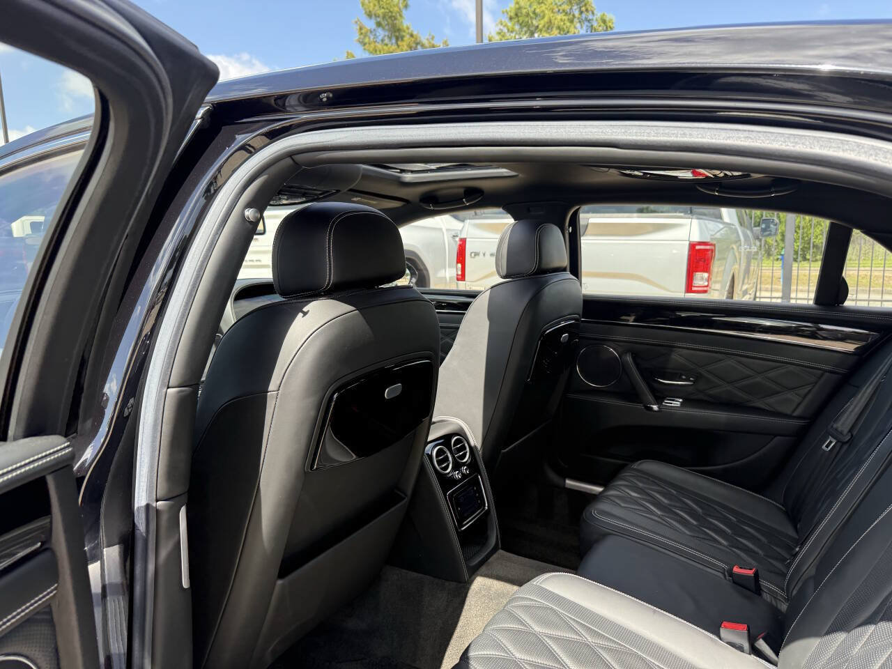 Used 2015 Bentley Flying Spur V8 AWD/4WD image 12
