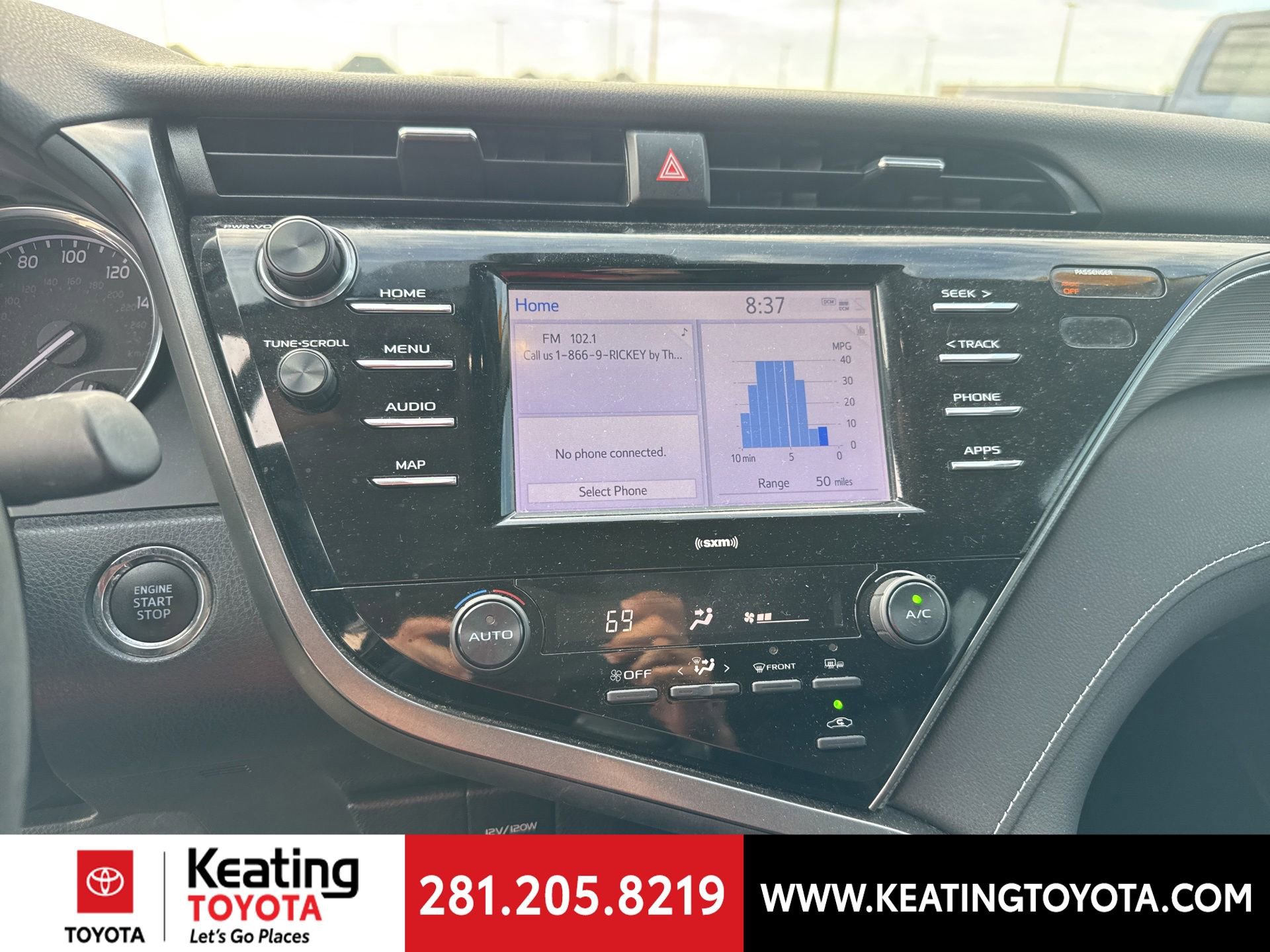 Used 2020 Toyota Camry SE w/ Convenience Package FWD image 19