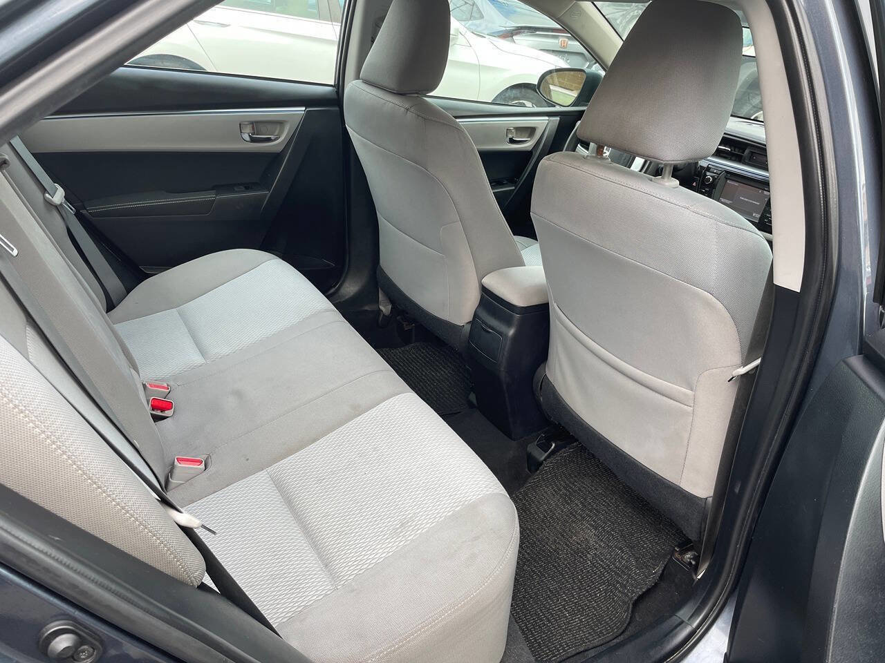 Used 2016 Toyota Corolla LE 4dr Sedan image 9