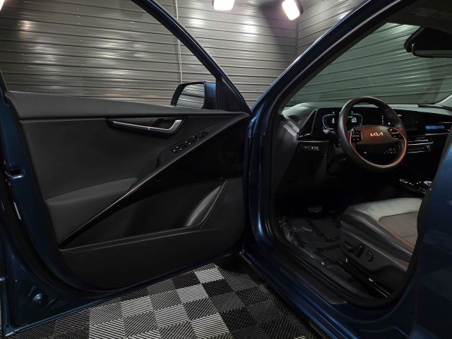 Used 2024 Kia Niro EX w/ EX Cold Weather Package image 31