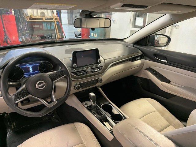Used 2024 Nissan Altima 2.5 SV image 15
