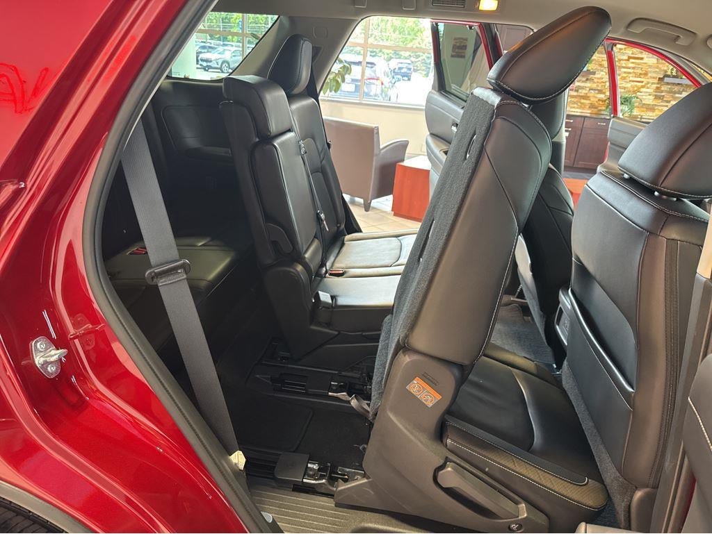 Used 2023 Nissan Pathfinder SL AWD/4WD image 31