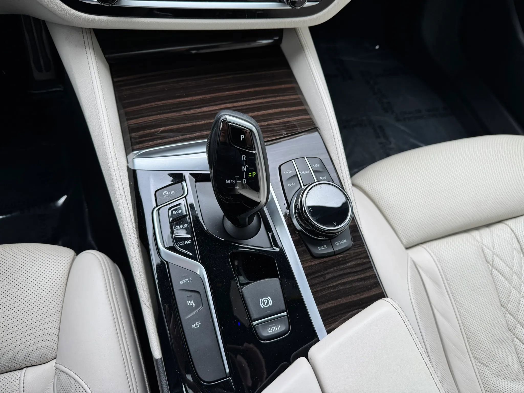 Used 2018 BMW 530e xDrive image 34