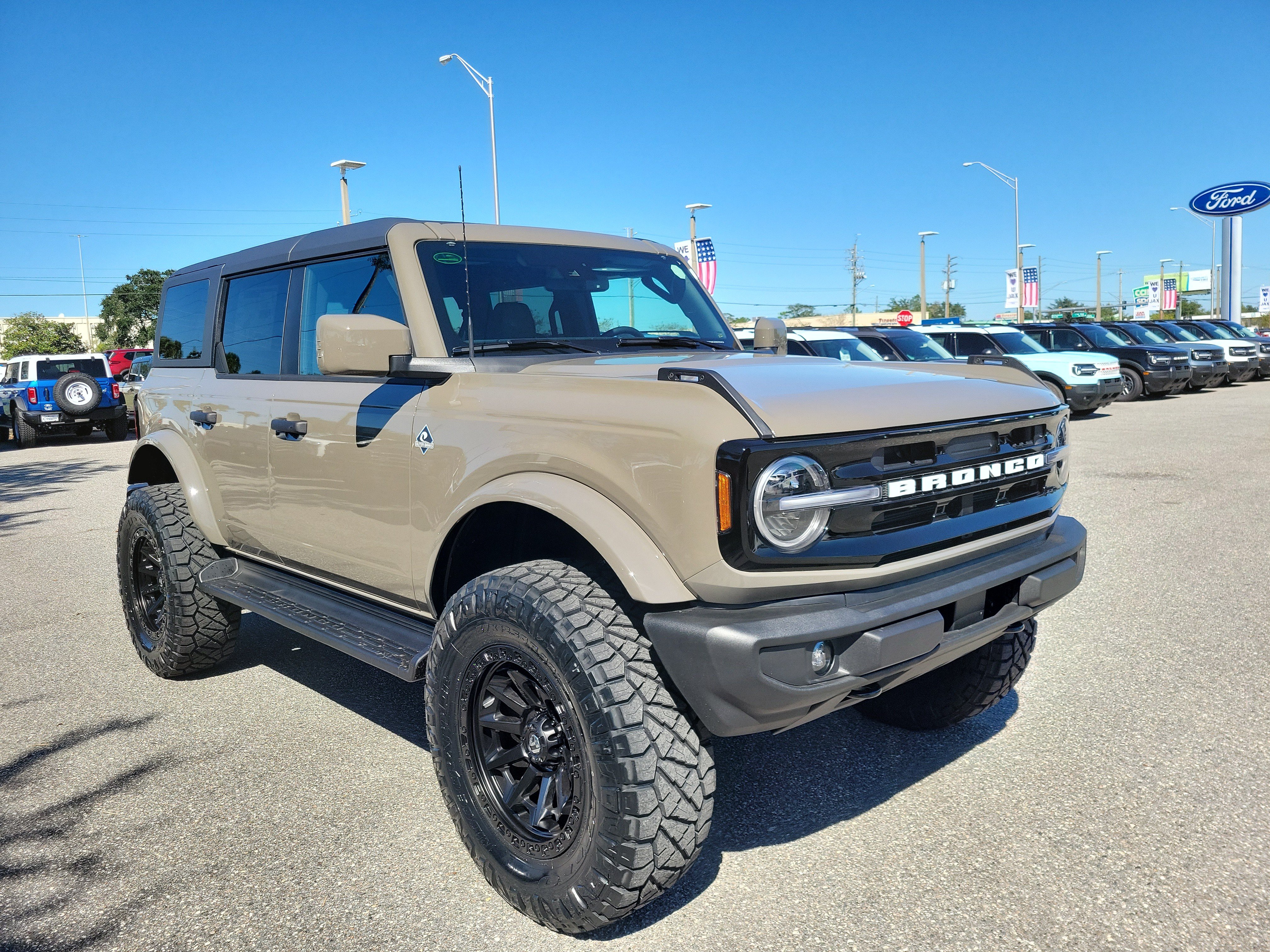 New 2026 Ford Bronco Outer Banks AWD/4WD image 2