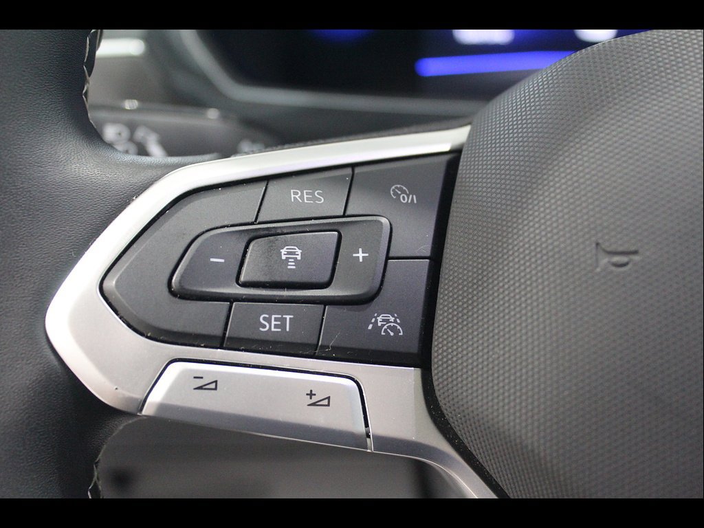 Used 2022 Volkswagen Tiguan SE AWD/4WD image 28