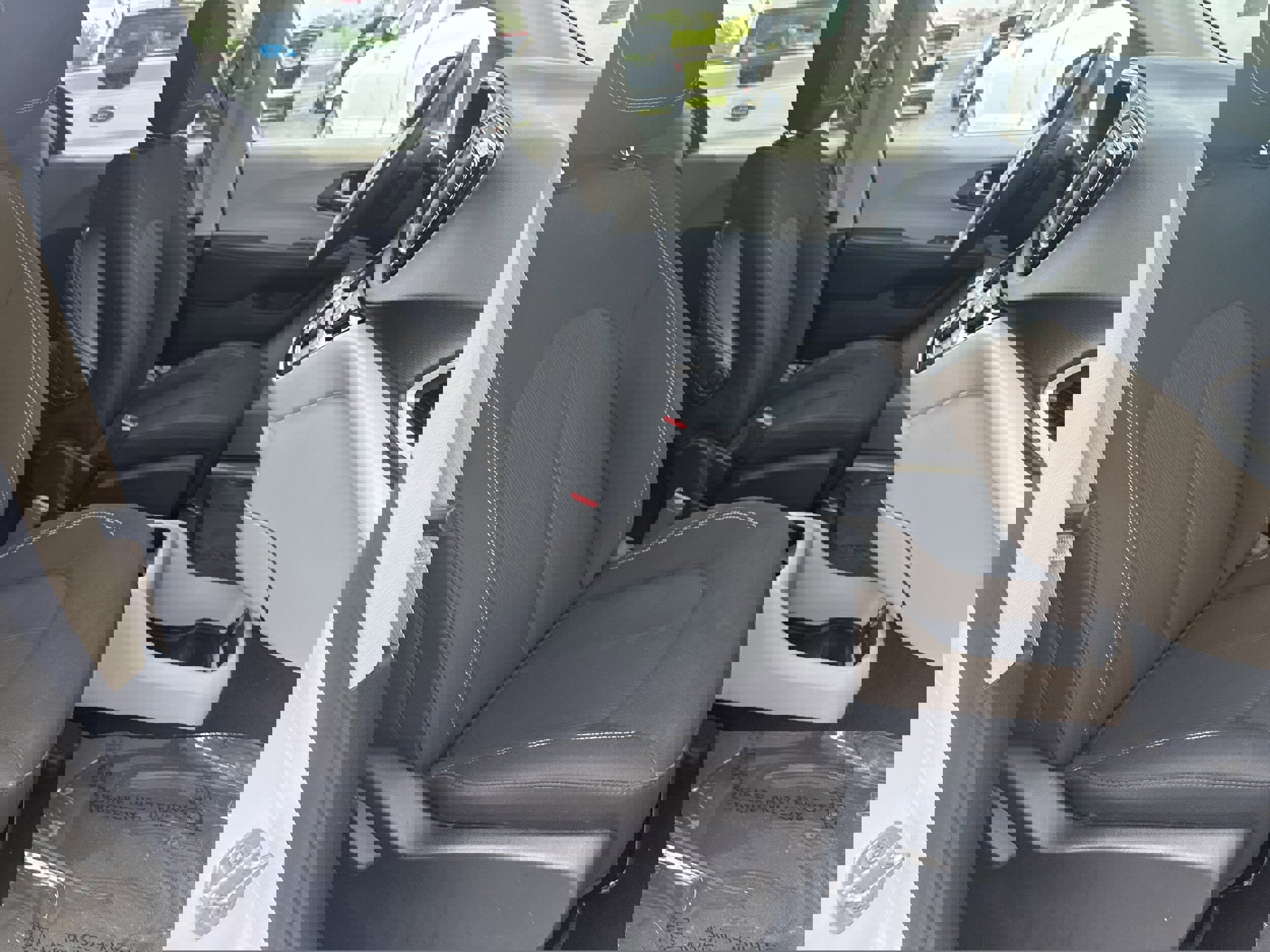 Used 2023 Chrysler Voyager LX image 14