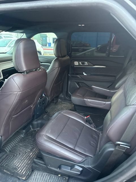 Used 2025 Ford Explorer Platinum w/ Ultimate Package AWD/4WD image 6