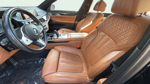 Used 2022 BMW 740i w/ M Sport Package RWD image 12