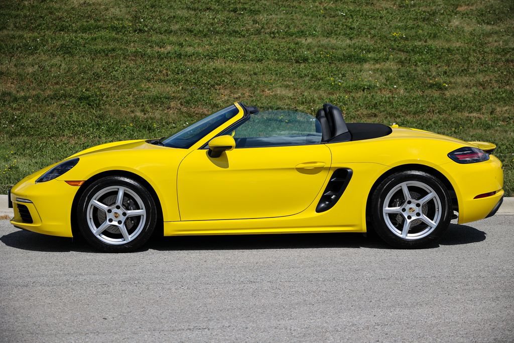 Certified 2024 Porsche 718 Boxster RWD image 38