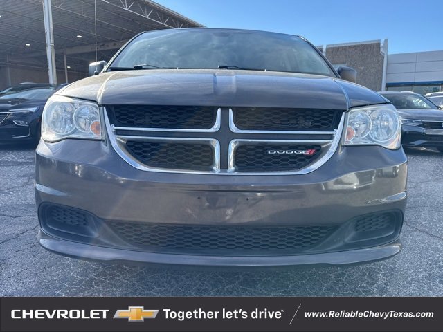 Used 2018 Dodge Grand Caravan SE w/ UConnect Hands-Free Group image 2