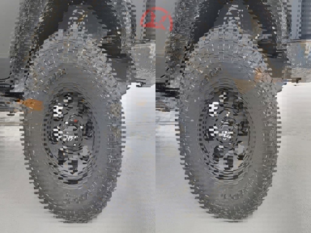 Used 2018 Jeep Wrangler Unlimited Rubicon w/ Connectivity Group image 12