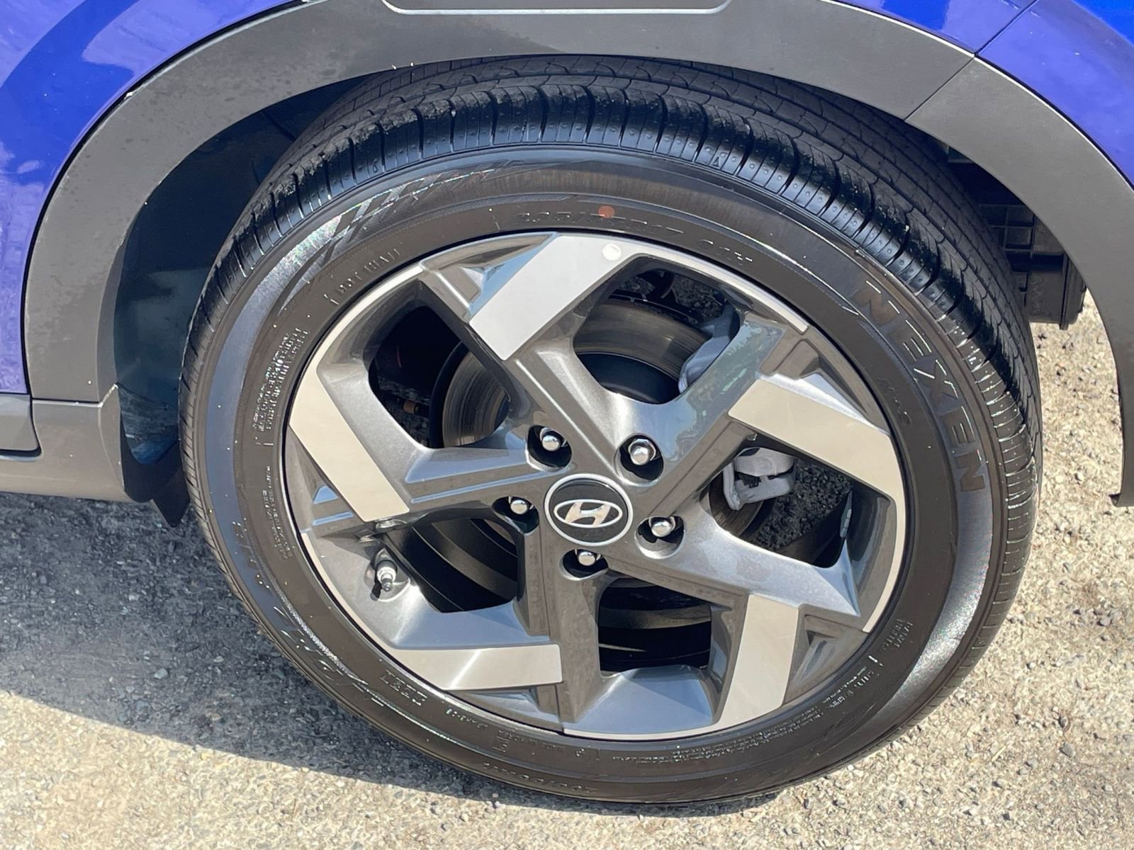 Used 2025 Hyundai Venue SEL image 30