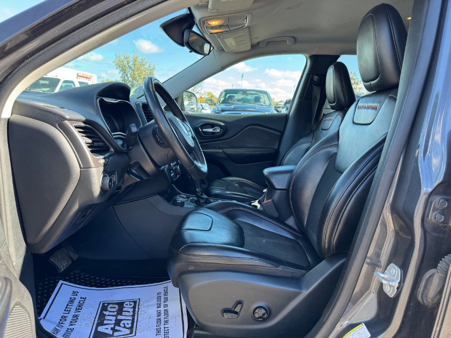 Used 2020 Jeep Cherokee Trailhawk image 15