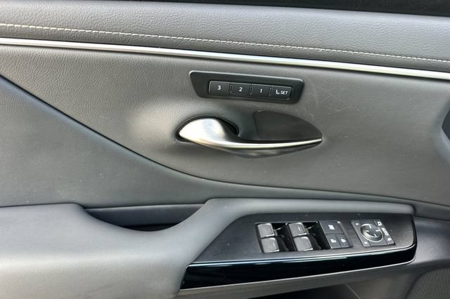 Used 2025 Lexus ES 350 w/ Premium Package FWD image 12