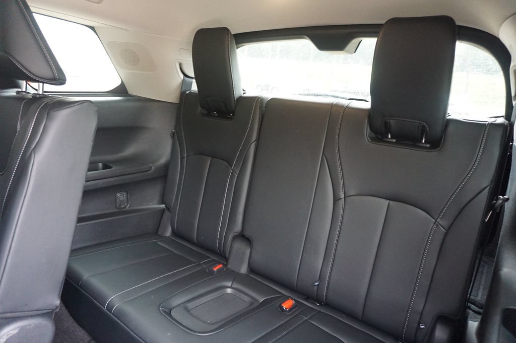 Used 2023 INFINITI QX60 Luxe w/ Vision Package FWD image 16