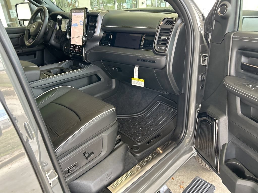 New 2026 RAM 3500 Limited AWD/4WD image 32