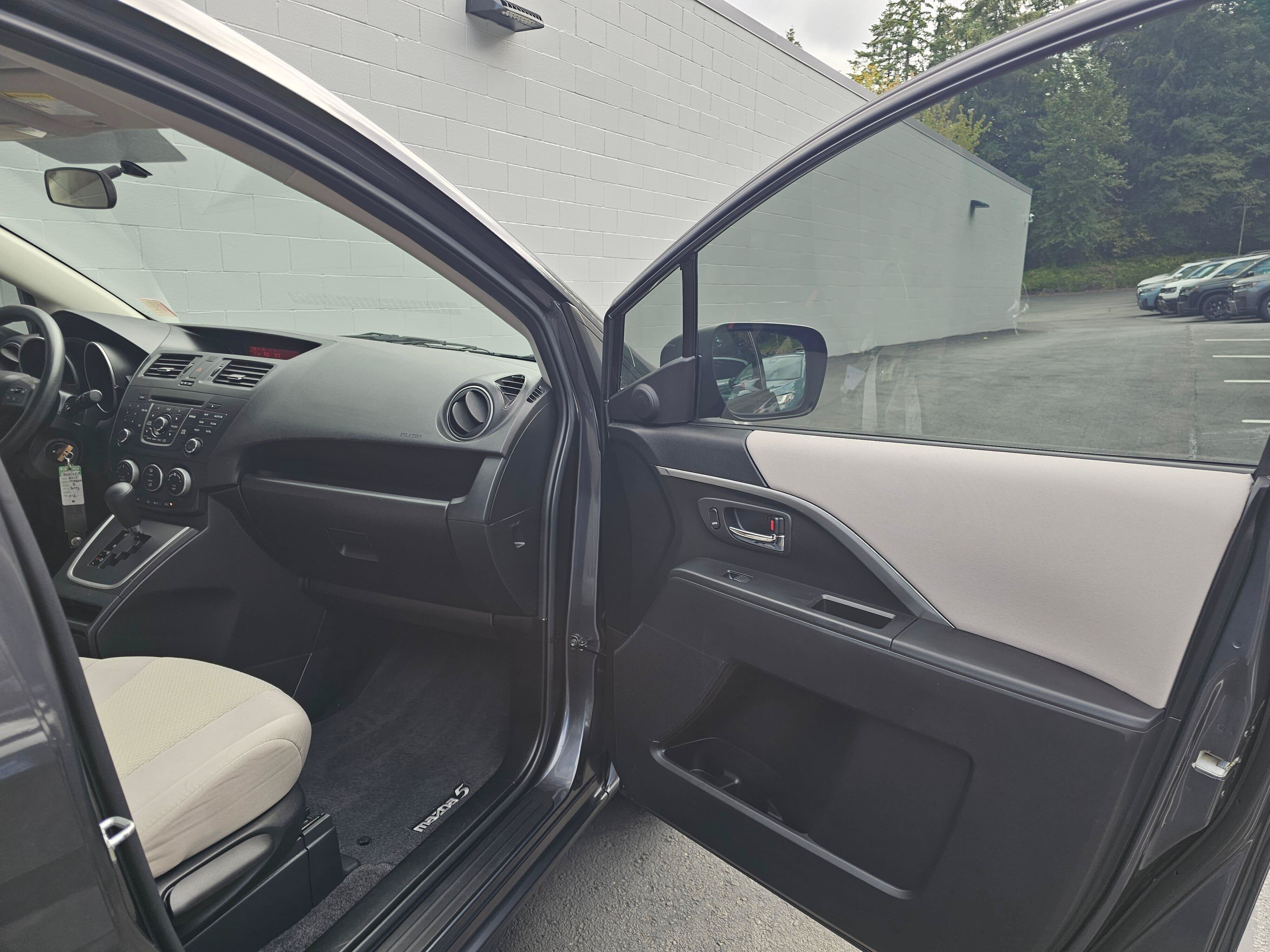 Used 2015 MAZDA MAZDA5 Sport FWD image 12