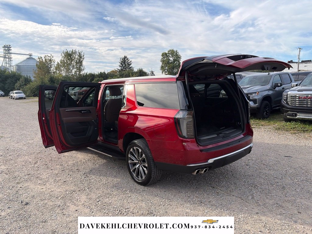Used 2026 Chevrolet Suburban High Country w/ Sun And Tow Package AWD/4WD image 37