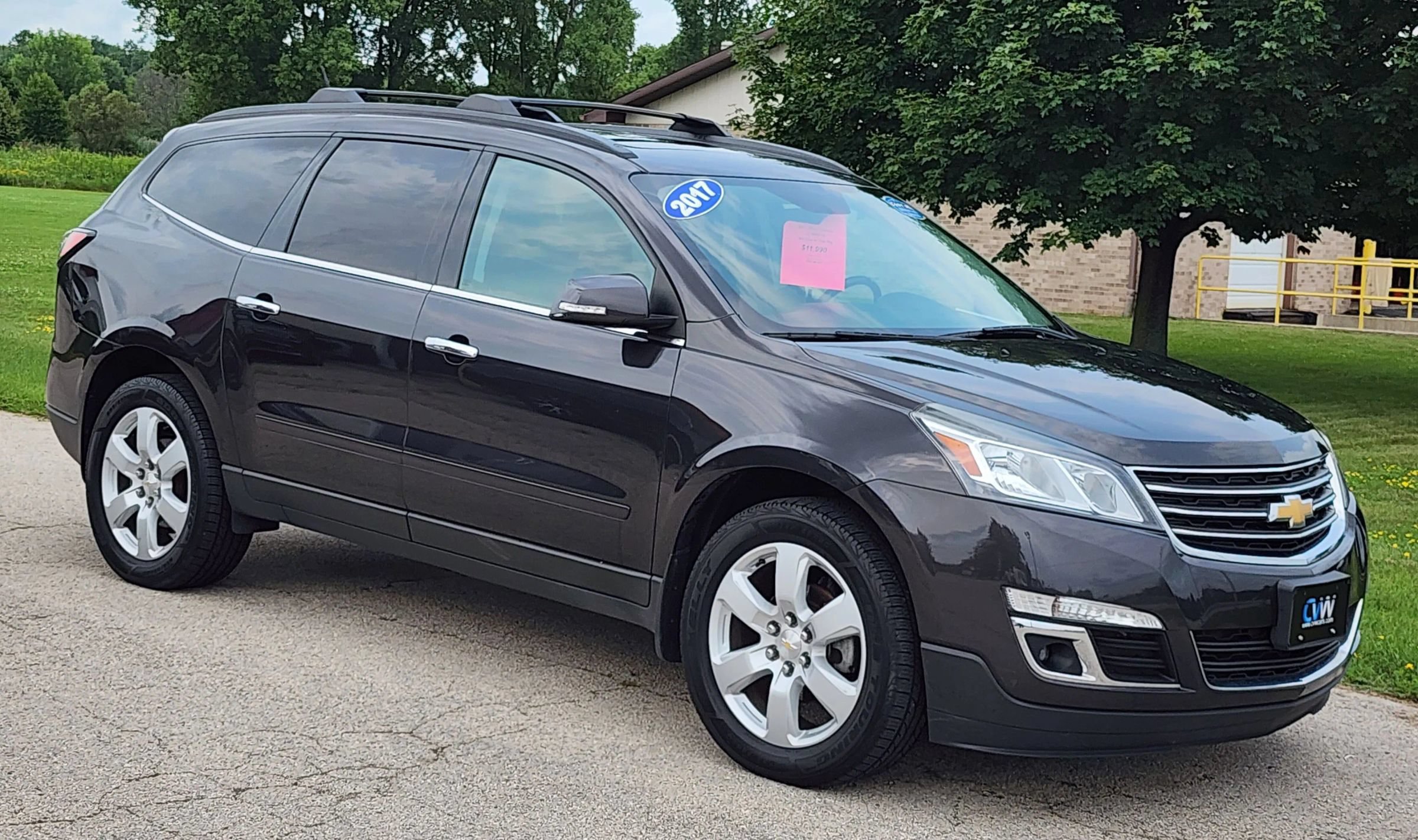 Used 2017 Chevrolet Traverse LT w/ Style and Technology Package AWD/4WD image 2