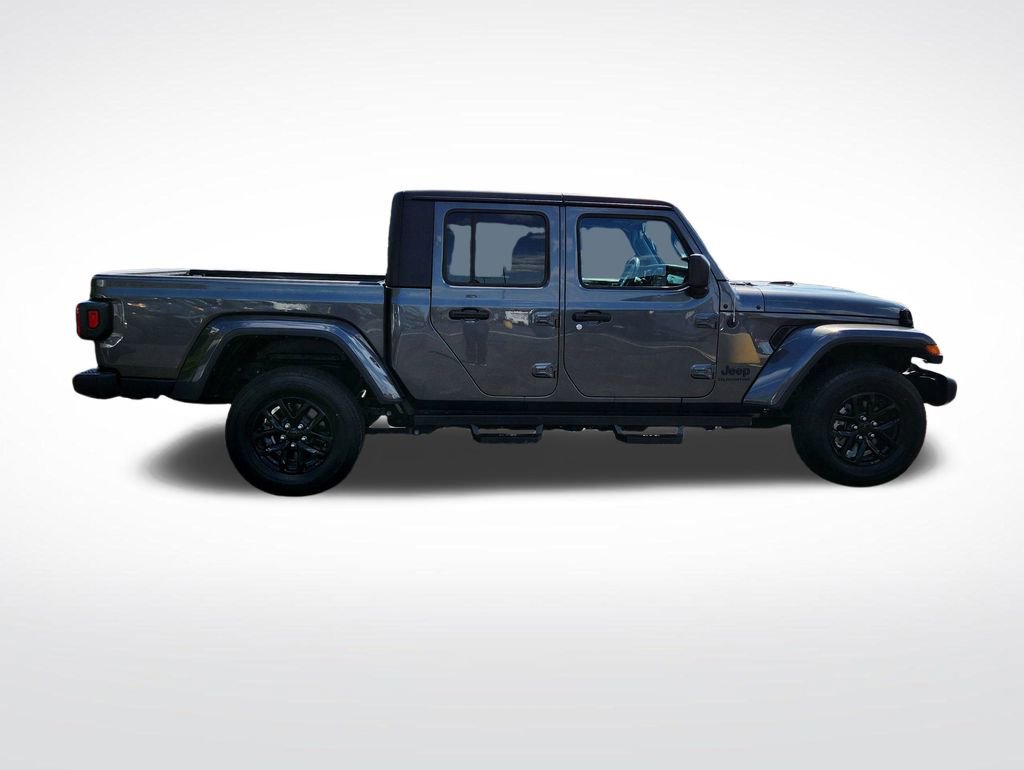 Used 2022 Jeep Gladiator Sport image 10
