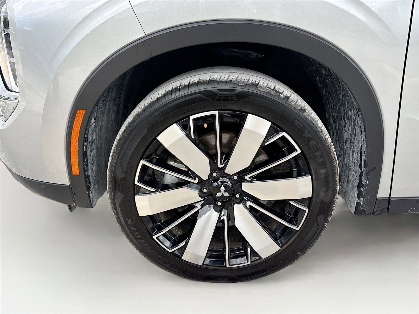 Used 2025 Mitsubishi Outlander SE FWD image 31