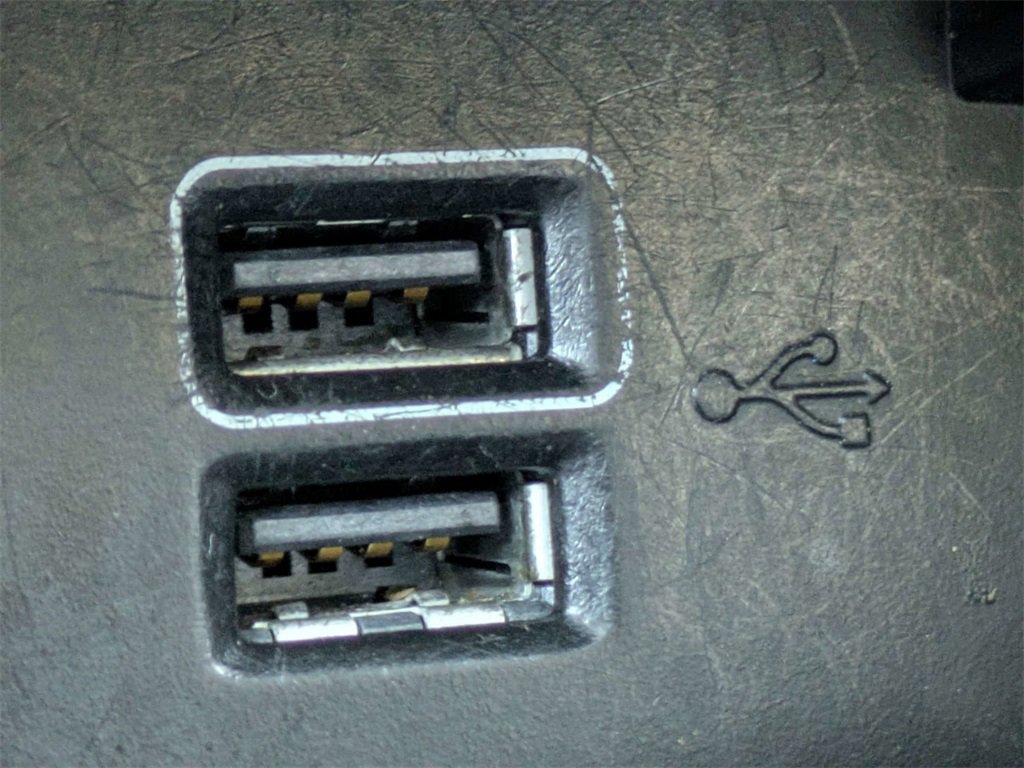 Used 2021 Volvo XC40 T5 Momentum w/ Protection Package Premier image 25