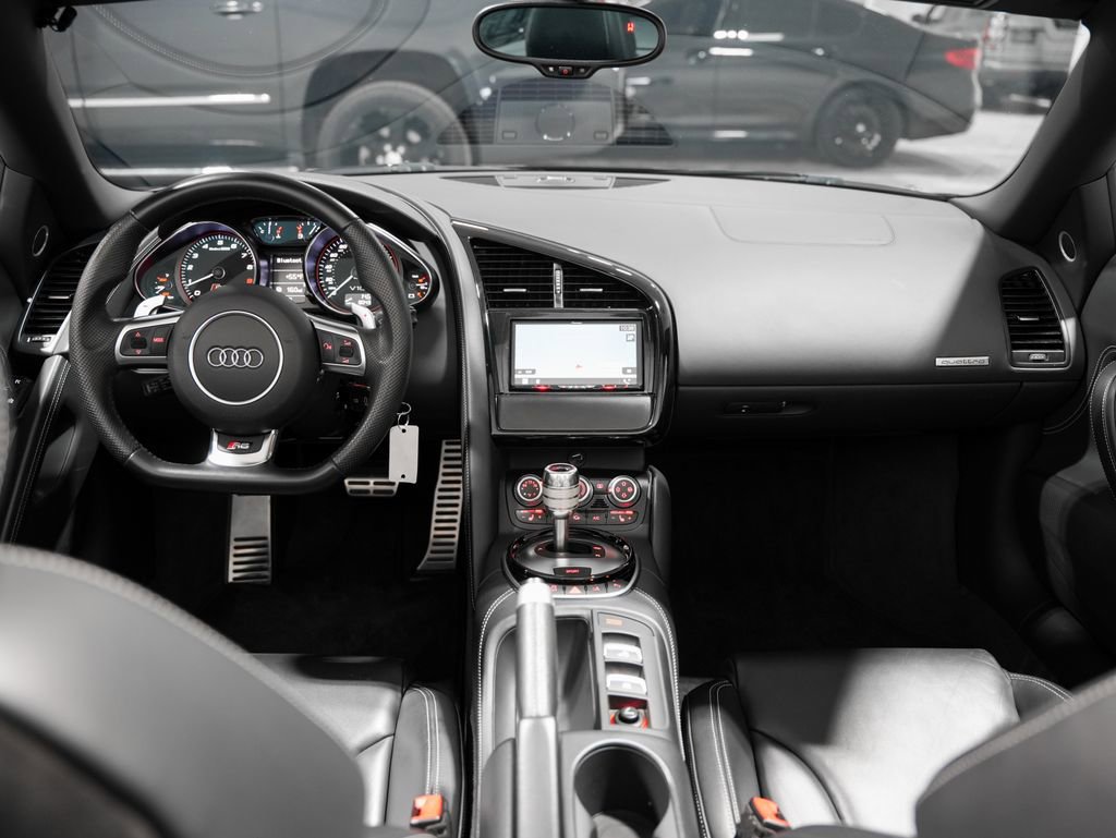 Used 2015 Audi R8 V10 w/ Full Leather Package image 17