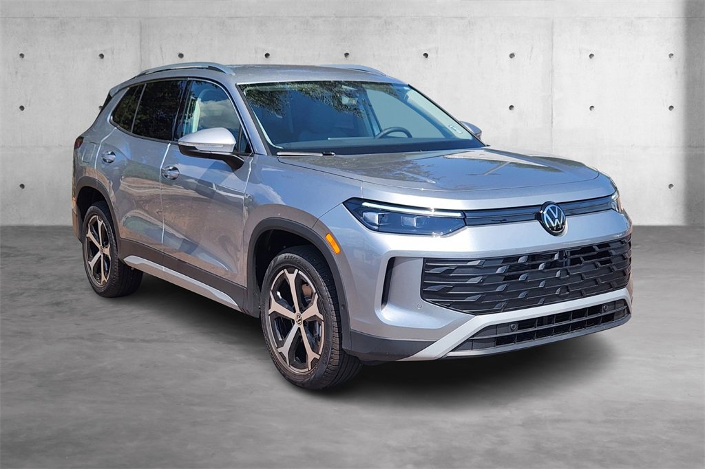 New 2025 Volkswagen Tiguan SE