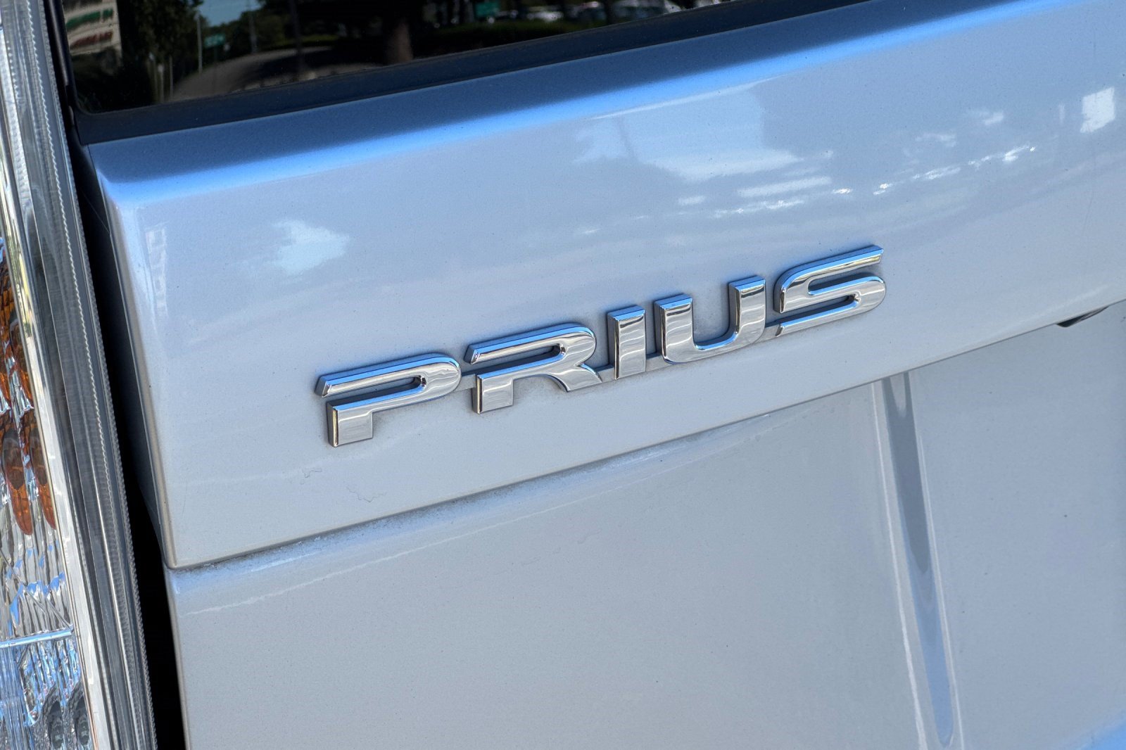 Used 2015 Toyota Prius Five FWD image 38