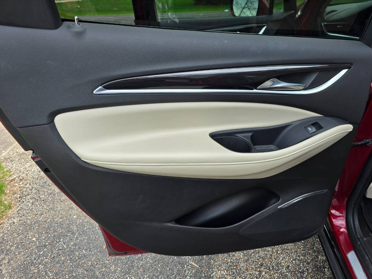 Used 2019 Buick Enclave Essence FWD image 27