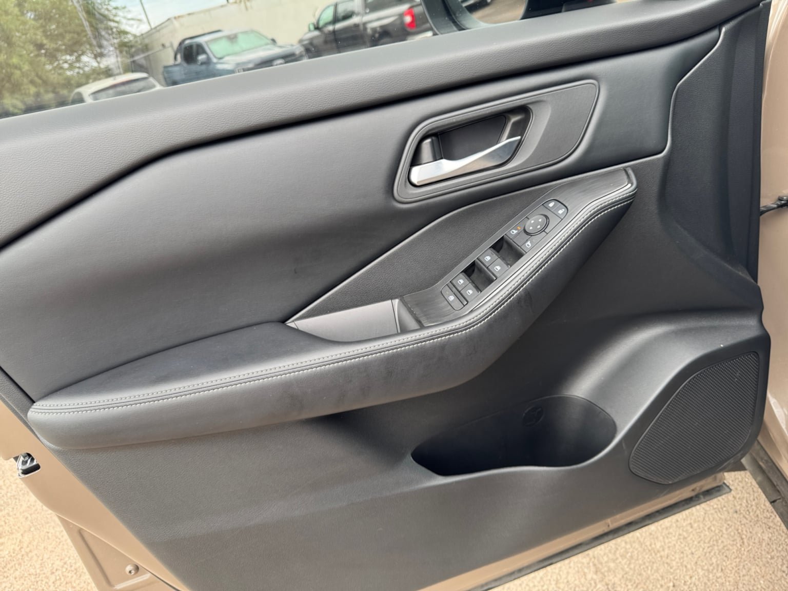 Used 2025 Nissan Rogue SV AWD/4WD image 11